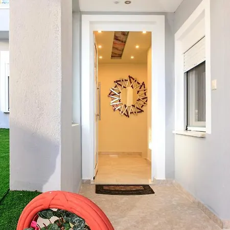 Loridis View * Prínos