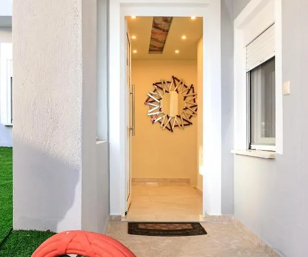 Loridis View * Prínos